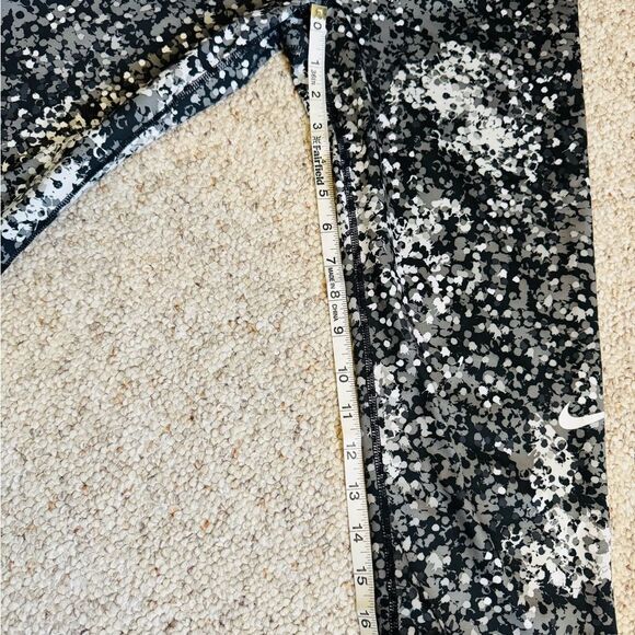 Nike Black and Gray Capris with Abstract Design - Picture 2 of 7